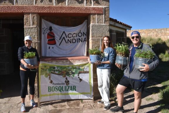 Acción Andina busca asegurar el agua como un recurso vital, plantando millones de árboles nativos a lo largo de los Andes, contribuyendo a la seguridad hídrica de las comunidades locales e indígenas, así como de millones de personas en toda la región.